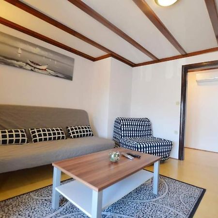 Tony Apartments Ровин Екстериор снимка