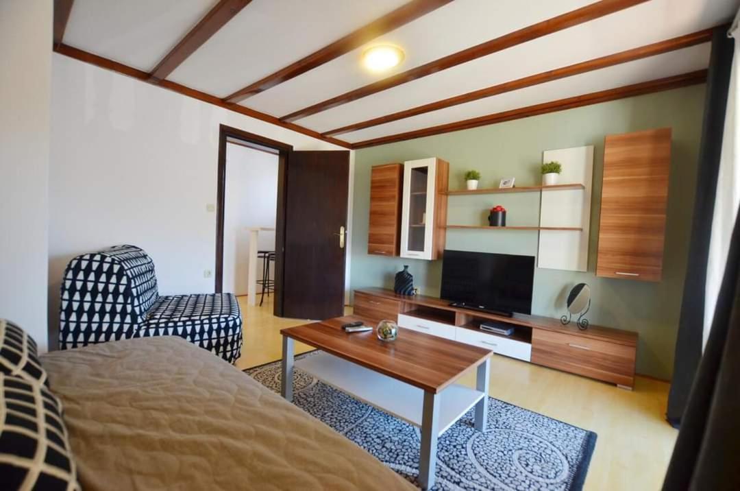 Tony Apartments Ровин Екстериор снимка