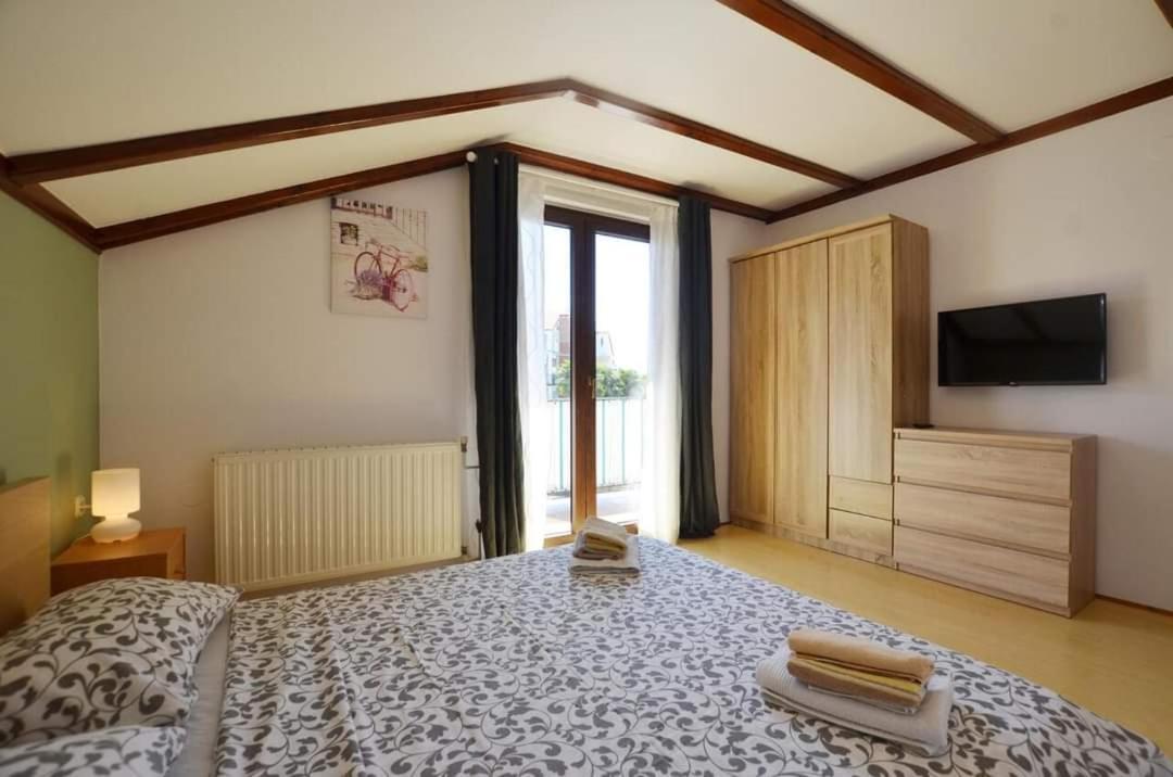 Tony Apartments Ровин Екстериор снимка