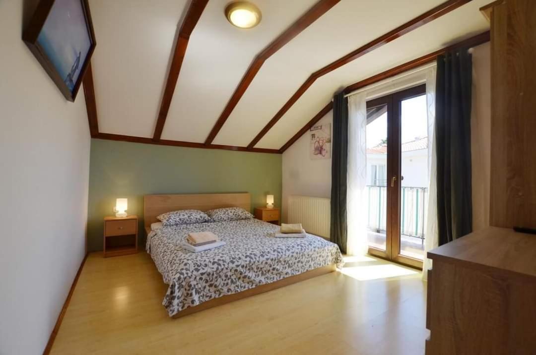Tony Apartments Ровин Екстериор снимка