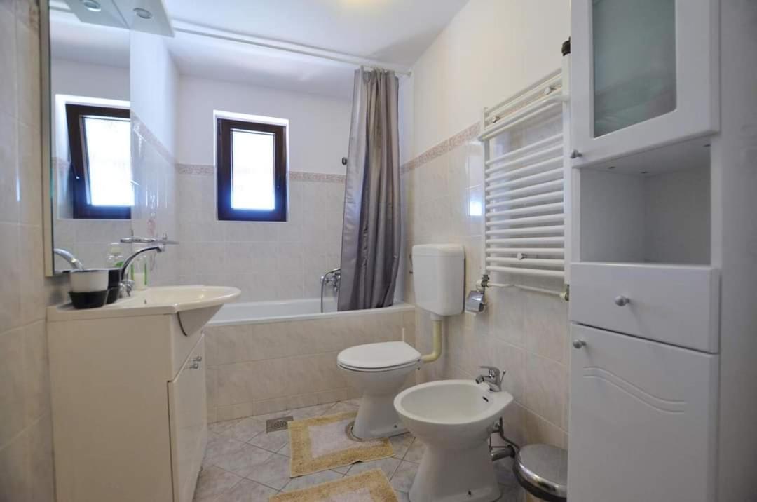 Tony Apartments Ровин Екстериор снимка
