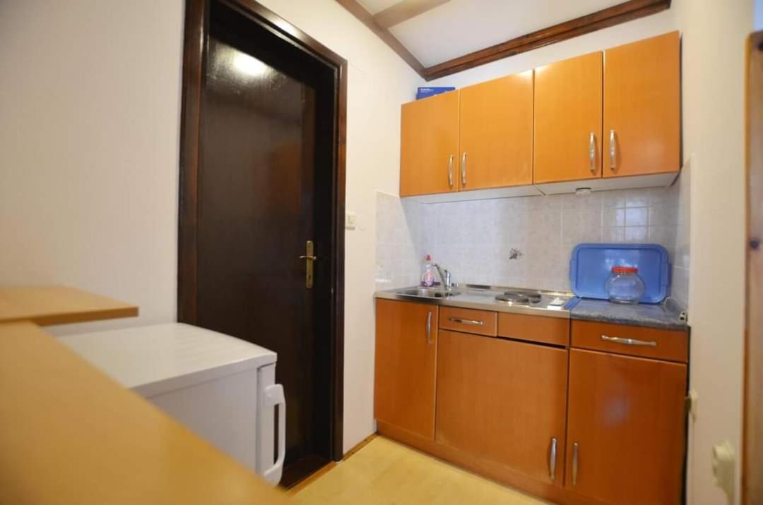 Tony Apartments Ровин Екстериор снимка