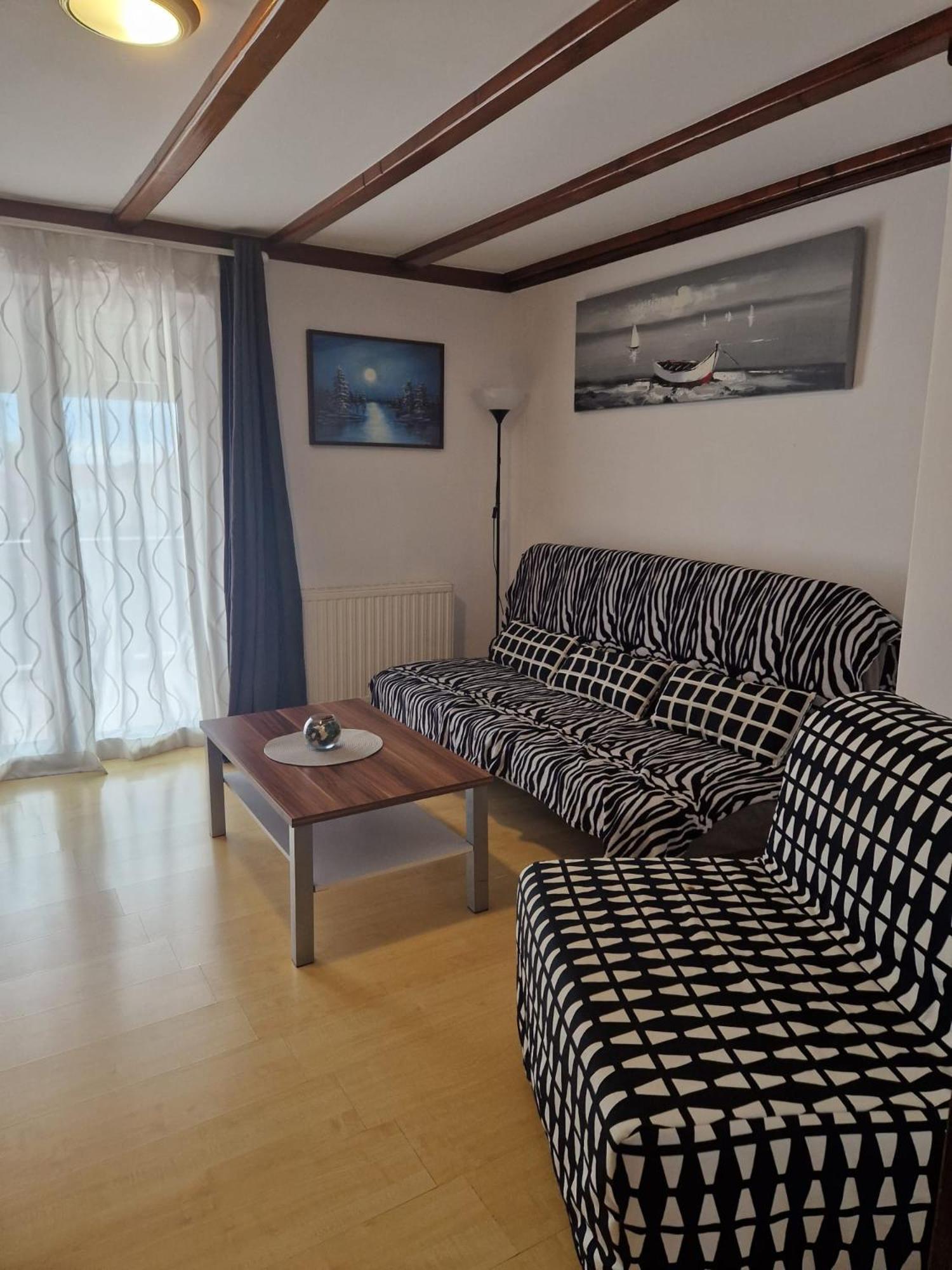 Tony Apartments Ровин Екстериор снимка