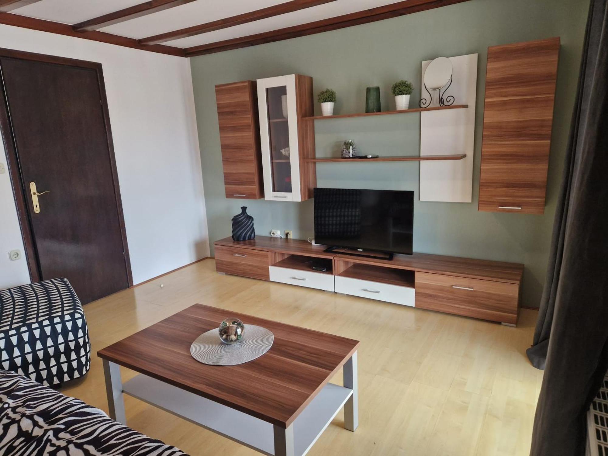 Tony Apartments Ровин Екстериор снимка