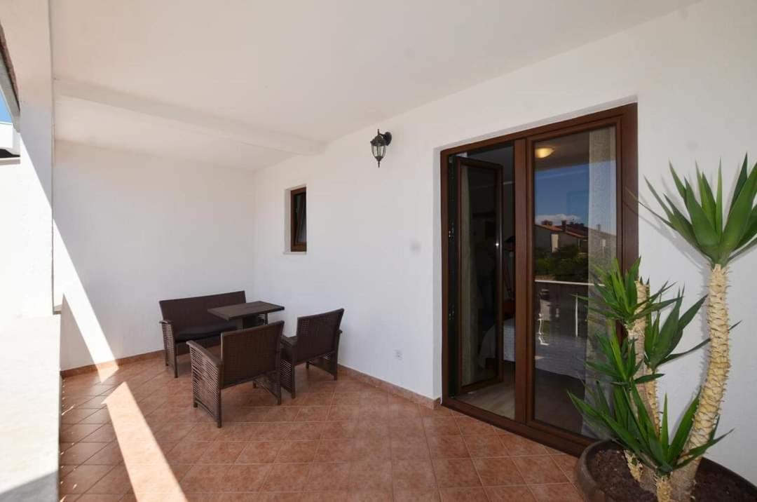 Tony Apartments Ровин Стая снимка