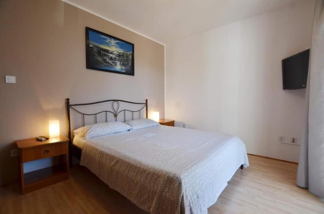 Tony Apartments Ровин Стая снимка